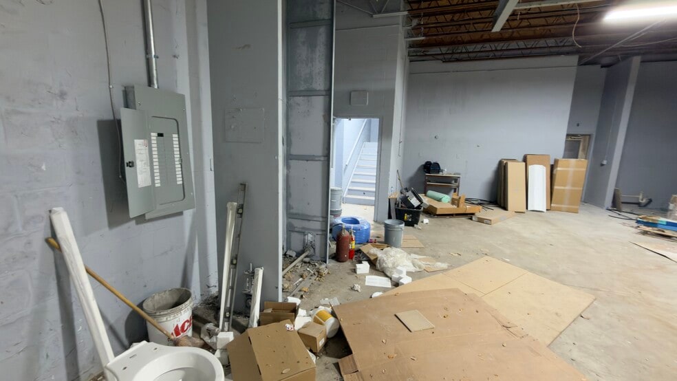 More Photos Of 2800 Delano St, Pensacola Warehouse For Lease