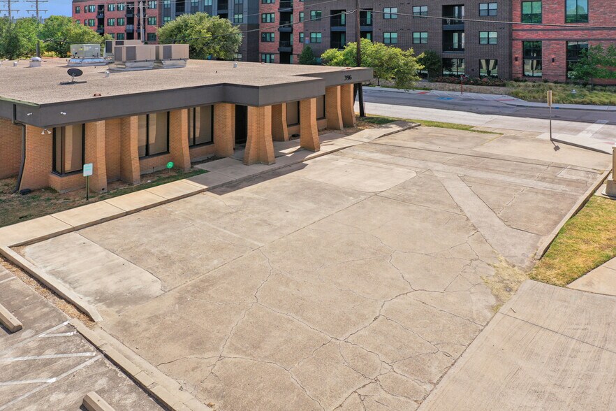 More Photos Of 396 W Main St, Lewisville Medical For Sale