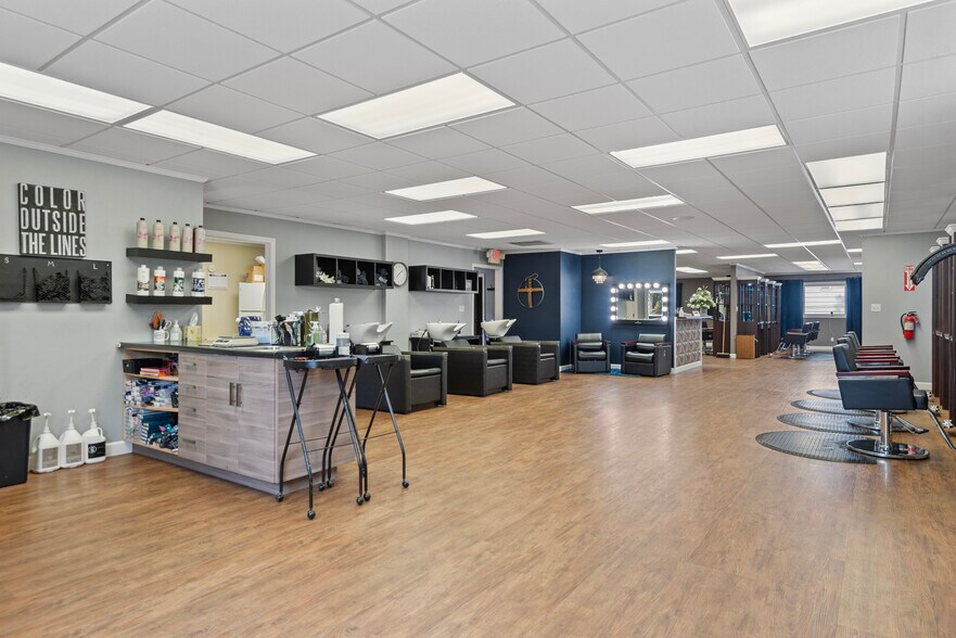 More Photos Of 2445 S 5th St, Springfield Office For Sale