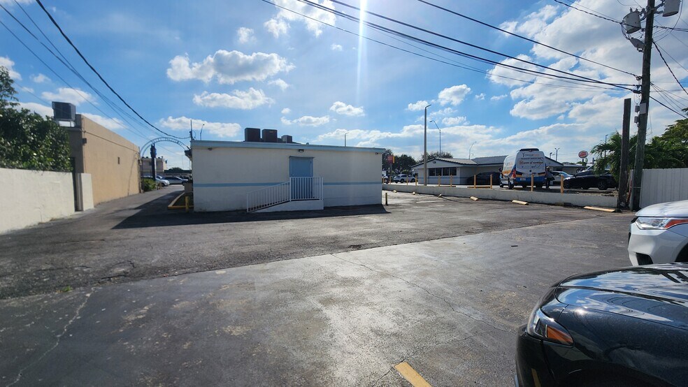 More Photos Of 9601 SW 40th St, Miami Medical For Sale