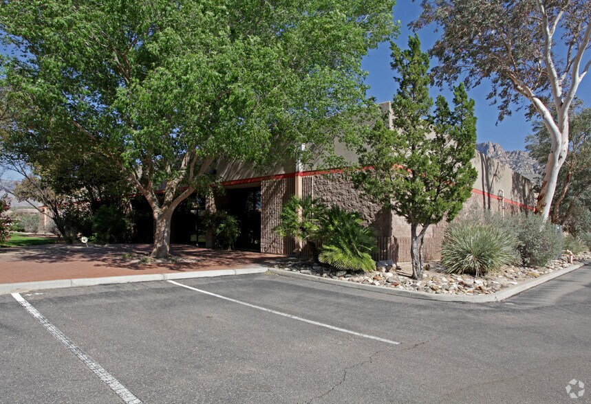 More Photos Of 10940 N Stallard Pl, Oro Valley Light Distribution For Lease