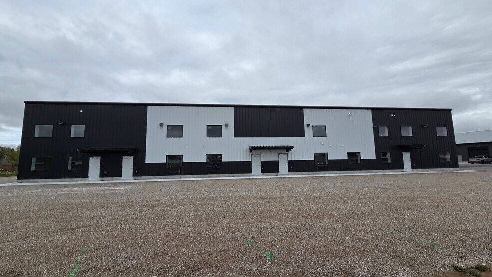 More Photos Of 35 Landmark Ln, Rigby Flex For Lease