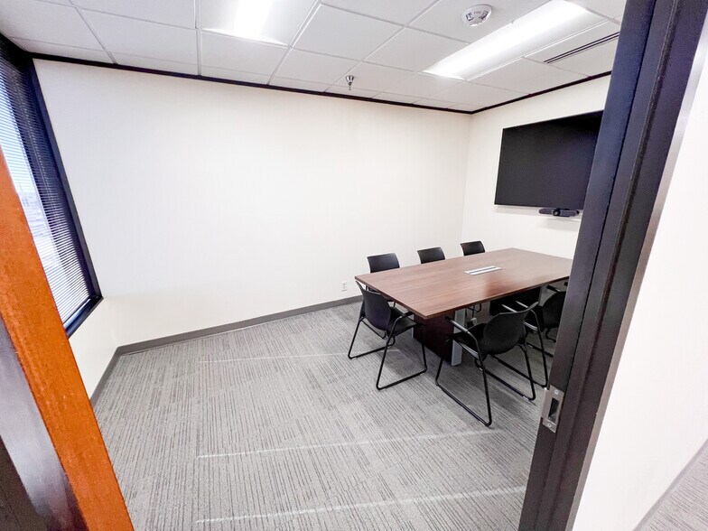 More Photos Of 500 W Illinois Ave, Midland Office For Lease