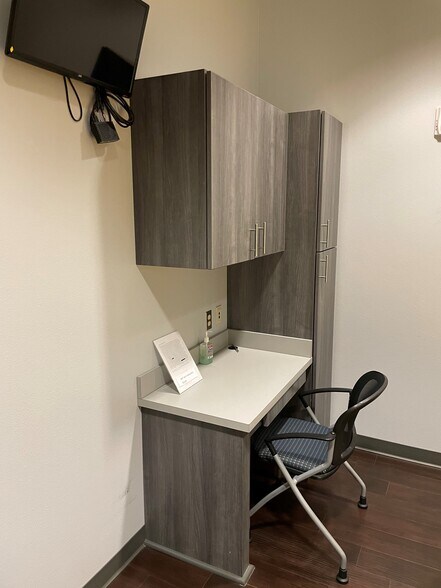 More Photos Of 3187 Paluxy Dr, Tyler Office For Sale