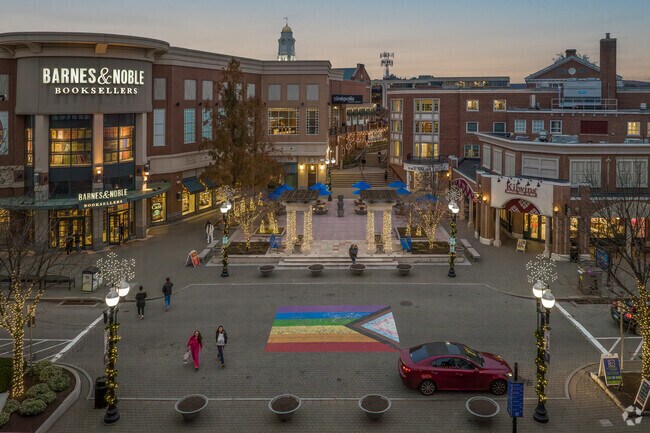 More Photos Of 62 Memorial Rd, West Hartford Unknown For Lease