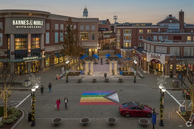 More Photos Of 62 Memorial Rd, West Hartford Unknown For Lease