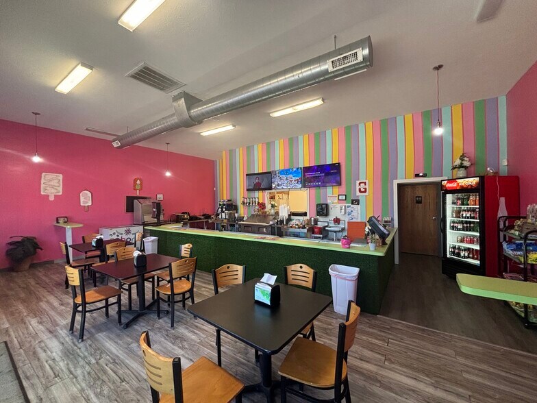 More Photos Of 323 N Main St, Chatham General Retail For Lease