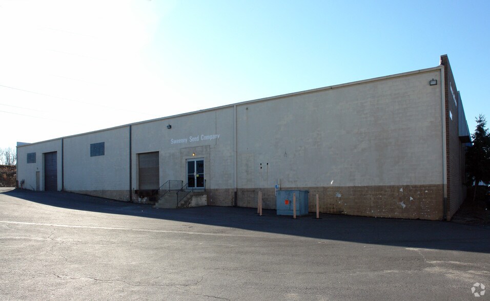 More Photos Of 3995-3997 Mann Rd, Huntingdon Valley Warehouse For Lease