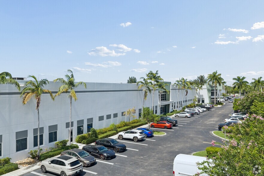 More Photos Of 600 Hillsboro Technology Dr, Deerfield Beach Warehouse For Lease