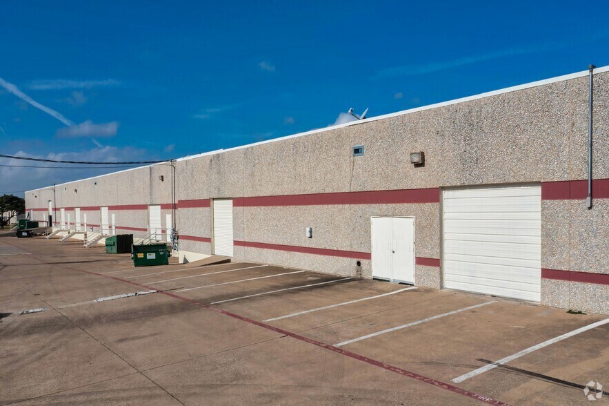 More Photos Of 11999 Plano Rd, Dallas Light Distribution For Lease