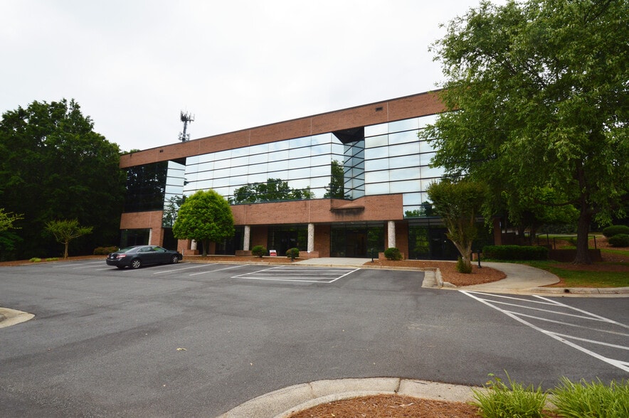 More Photos Of 5509 W Friendly Ave, Greensboro Office For Lease
