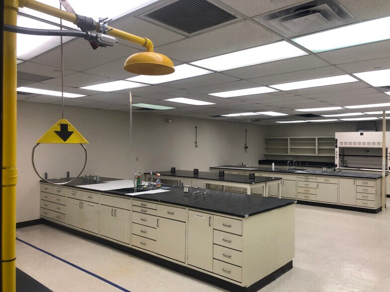 More Photos Of 900 Gemini St, Houston Warehouse For Lease