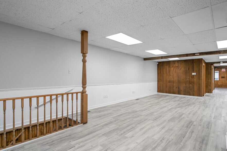 More Photos Of 58 Dundas St E, Napanee Storefront For Sale