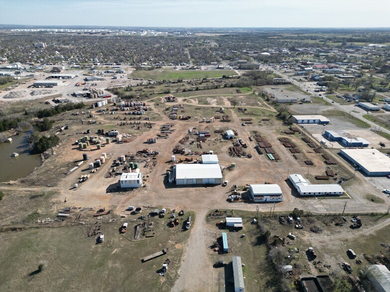 Primary Photo Of 601 E Pine St, Cushing Truck Terminal For Sale