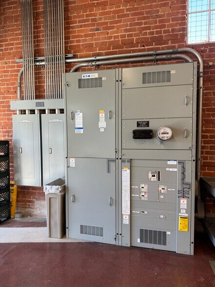 More Photos Of 2575 San Pablo Ave, Berkeley Freestanding For Lease