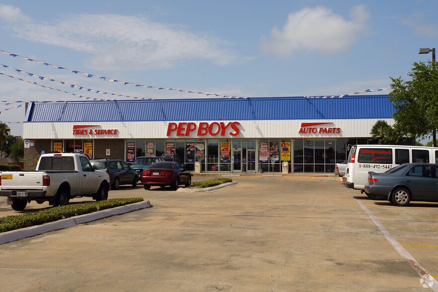 More Photos Of 5106 S Padre Island Dr, Corpus Christi Auto Repair For Lease