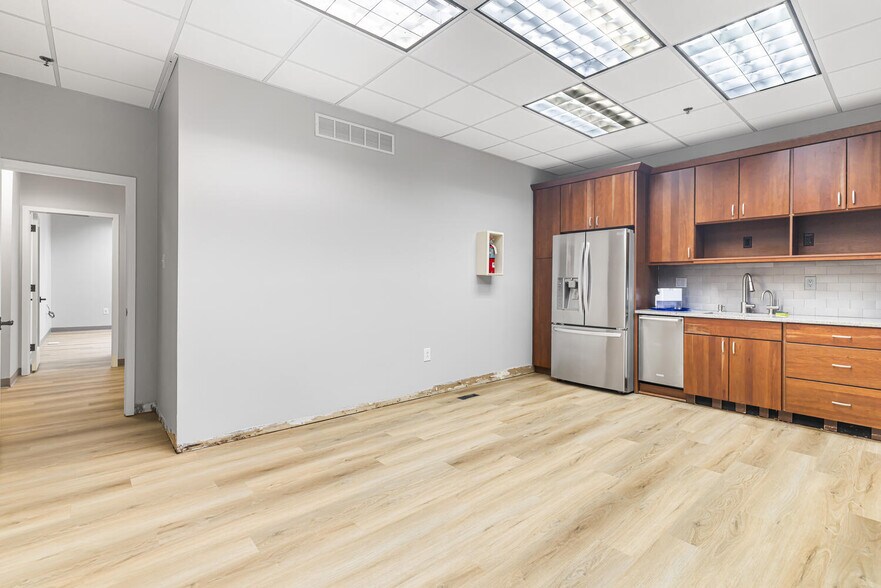 More Photos Of 408 Executive Dr, Langhorne Office For Sale