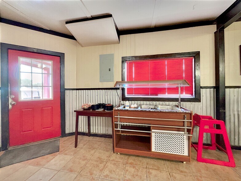 More Photos Of 3047 TX-16 Hwy, Tilden General Retail For Sale