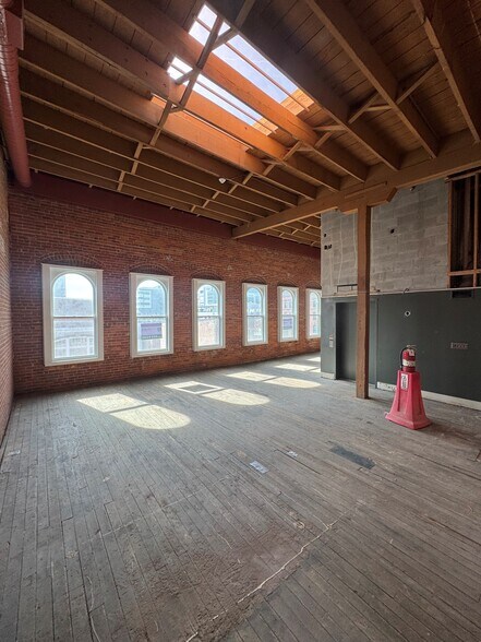 More Photos Of 126 W Columbia St, Fort Wayne Office For Lease