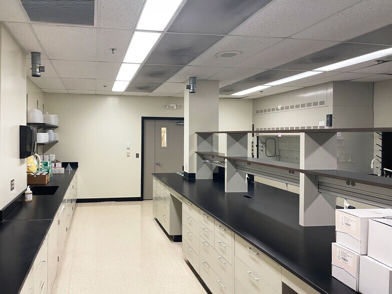 More Photos Of 8 Clarke Dr, Cranbury Research And Development For Lease
