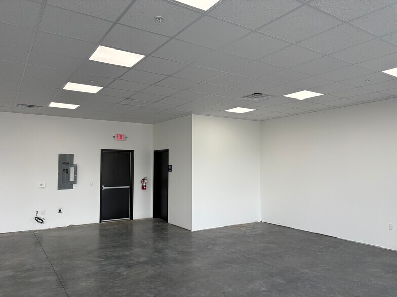 More Photos Of 9707 St Thomas dr, Pasco General Retail For Lease