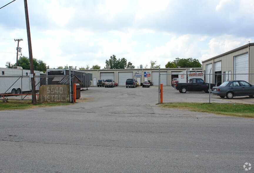 More Photos Of 5540 Dietrich Rd, San Antonio Service For Lease