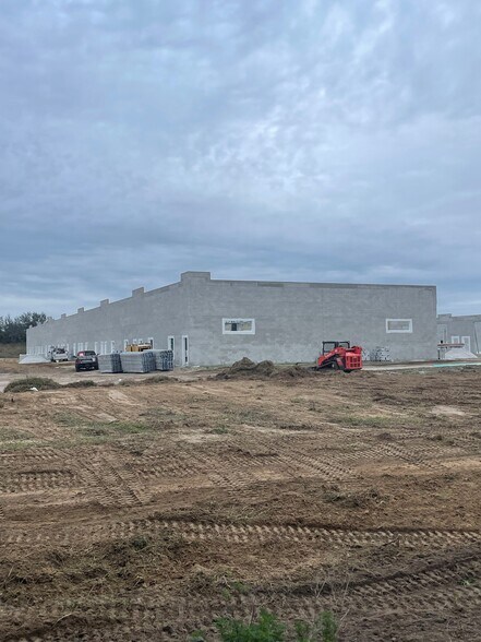 More Photos Of 16109 Lee Rd, Fort Myers Manufacturing For Sale