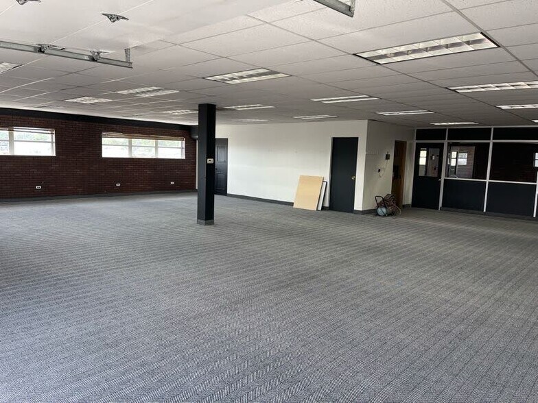 More Photos Of 25315 Kean St, Dearborn Light Distribution For Lease