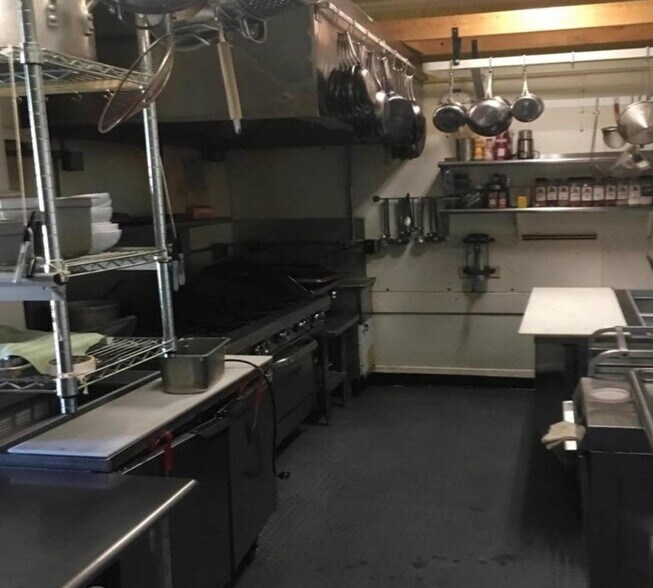 More Photos Of 64 Main St, Vinalhaven General Retail For Lease