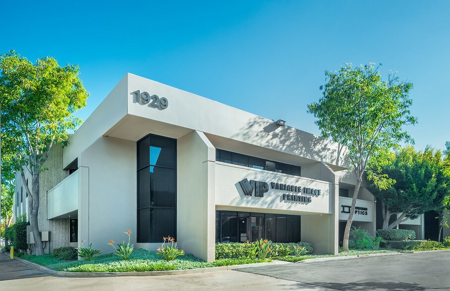 More Photos Of 1929 Main St, Irvine Light Distribution For Lease