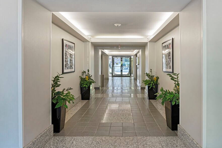 More Photos Of 5028 Wisconsin Ave NW, Washington Office For Lease