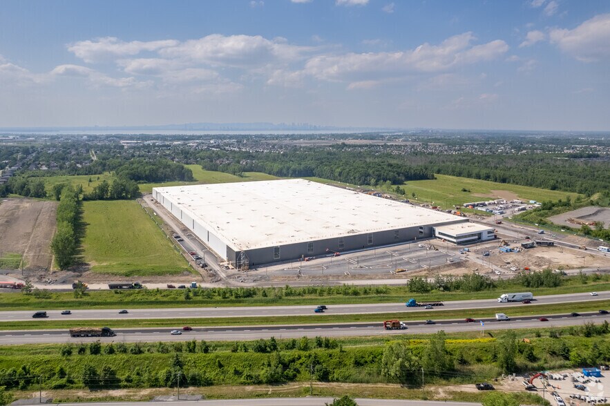 More Photos Of 1500 Ch De Service, Saint-philippe Distribution For Lease