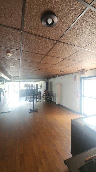 More Photos Of 2515 Far Hills Ave, Oakwood Paulding Restaurant For Lease