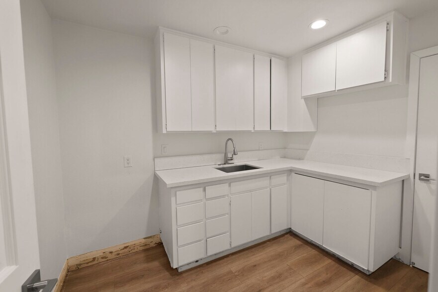 More Photos Of 2436 W Coast Hwy, Newport Beach Office For Lease