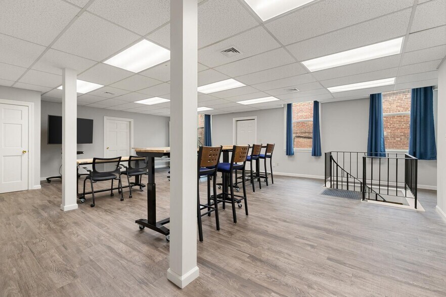 More Photos Of 7 Foster St, Wakefield Office For Sale