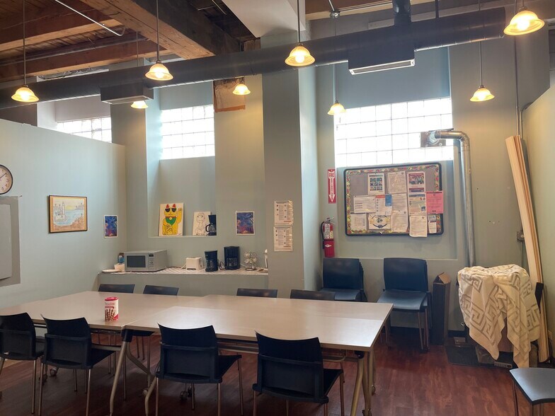 More Photos Of 2542 W North Ave, Chicago Office For Sale