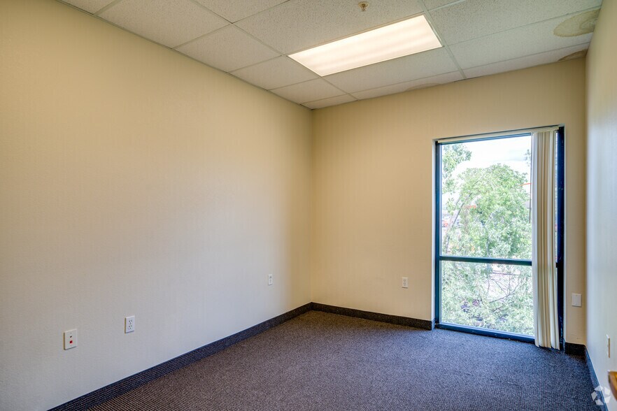 More Photos Of 2550 N Thunderbird Cir, Mesa Office For Lease