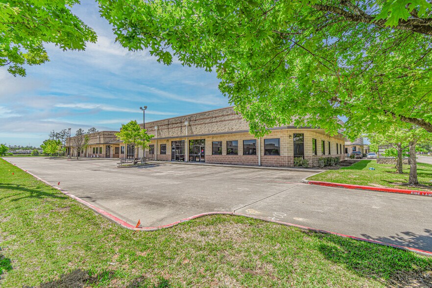 More Photos Of 500 Spring Hill Dr, Spring Unknown For Lease