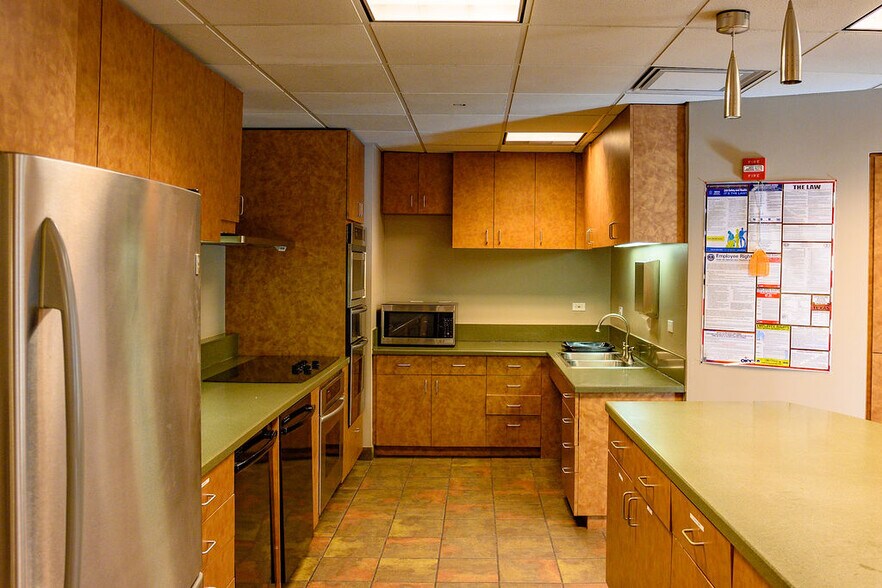 More Photos Of 8226 Bee Caves Rd, Austin Office For Sale