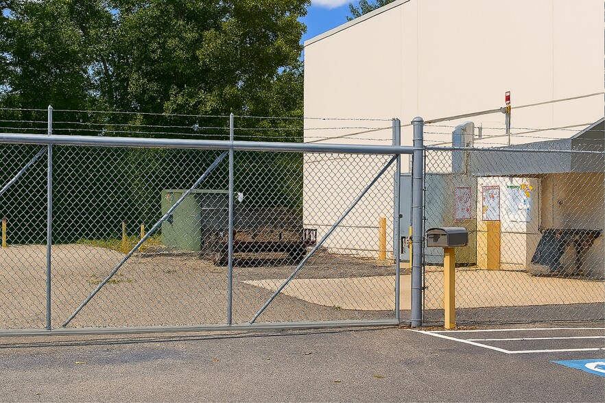 More Photos Of 3575 Workman Rd, Knoxville Light Distribution For Lease