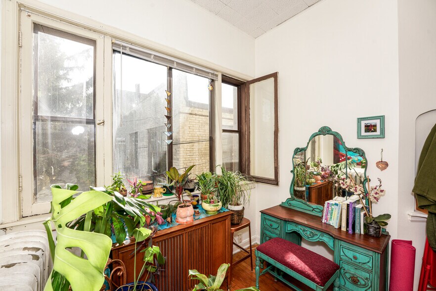 More Photos Of 2670-2678 N Holton St, Milwaukee Storefront Retail Residential For Sale