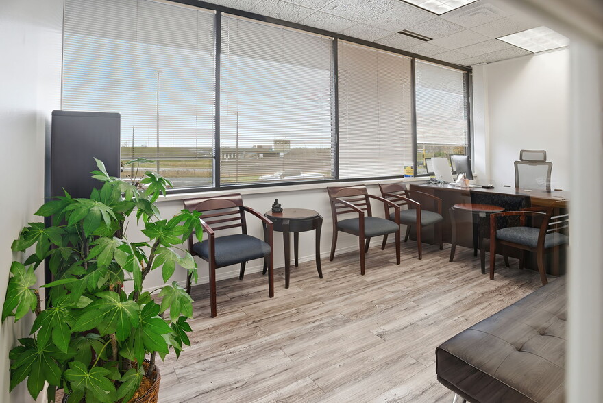 More Photos Of 941 Hillwind Rd NE, Minneapolis Medical For Sale