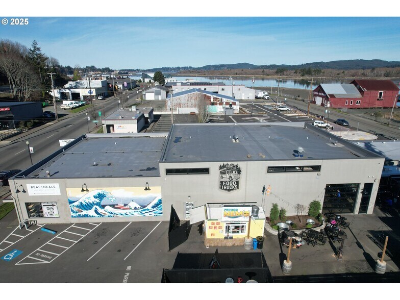 More Photos Of 790 N Bayshore Dr, Coos Bay Freestanding For Sale