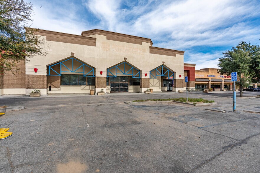 More Photos Of 31884-31940 Castaic Rd, Castaic Unknown For Lease