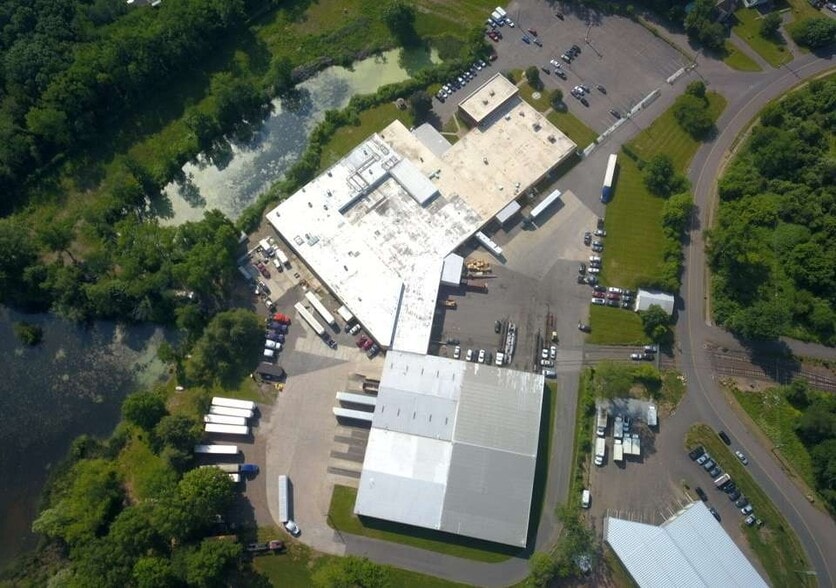 More Photos Of 128 Old Brickyard Ln, Berlin Manufacturing For Lease
