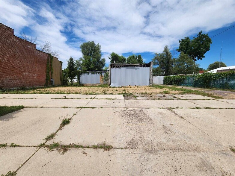 Primary Photo Of 207 Exchange st, Blue River Warehouse For Sale