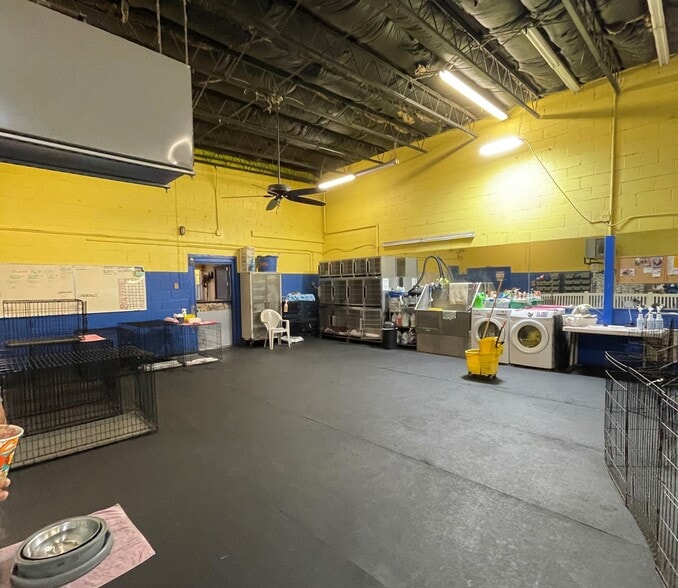 More Photos Of 611 Cooke St, Honolulu Storefront For Sale