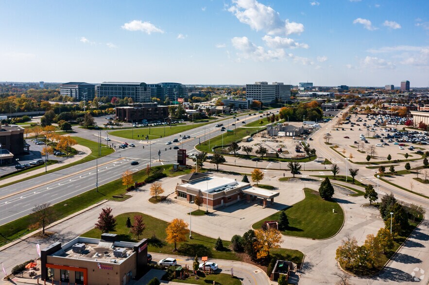 More Photos Of 85 Yorktown Shopping Ctr, Lombard Bank For Lease