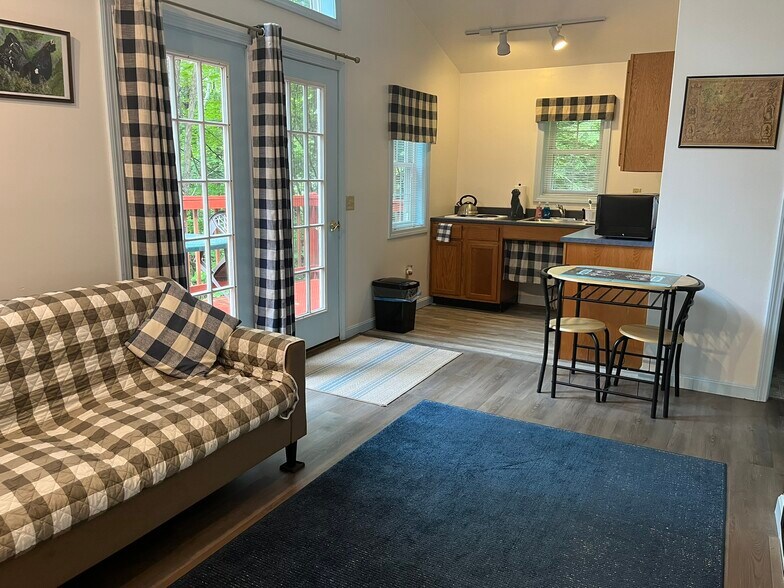 More Photos Of 279 Harrison Rd, Norway Hotel For Sale