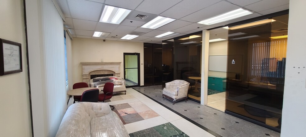 More Photos Of 2120 Vanco Dr, Irving Distribution For Lease